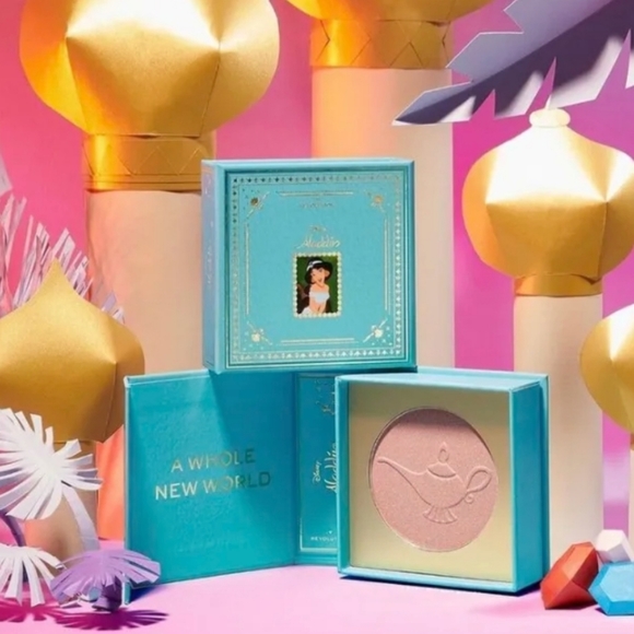 Makeup Revolution Other - MAKEUP Revolution Aladdin Highlighter